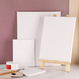 Leere, grundierte, weiße, gespannte Leinwand zum Malen mit Acryl-, Öl- und Gouachefarben